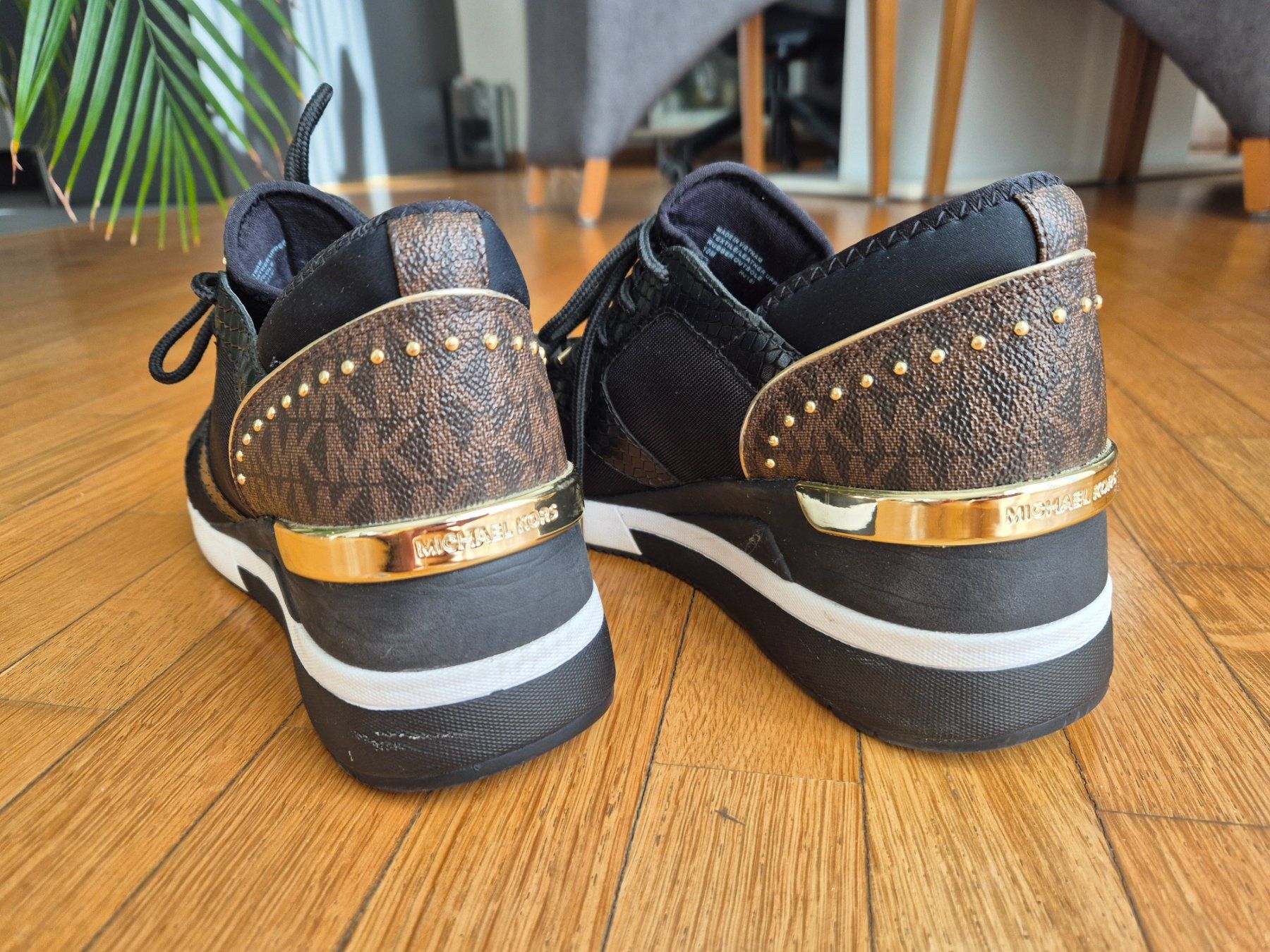 Michael Kors Scarpe da donna: Michael Kors Sneakers Liv Trainer  Schwarz – Usato da Hergiswil NW venduto da Adis_D 2