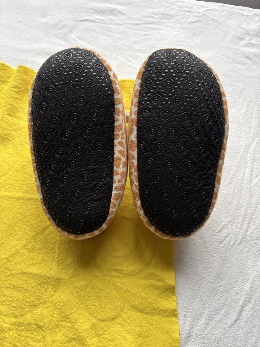 Scarpe per ragazzi: Warme Giraffe Hausschuhe – Usato da Thun venduto da Gitarre-1 4