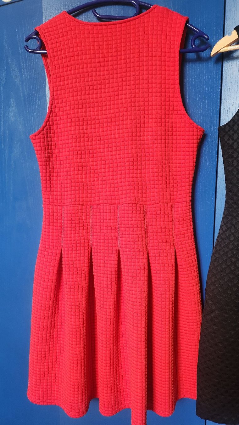 Vestiti: Rotes Kleid mit Faltenrock, Gr. 40 – Usato da Forch venduto da ang_bhq6