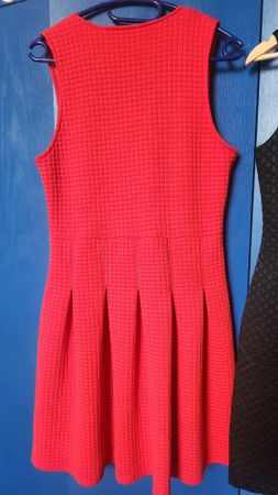 Rotes Kleid mit Faltenrock, Gr. 40