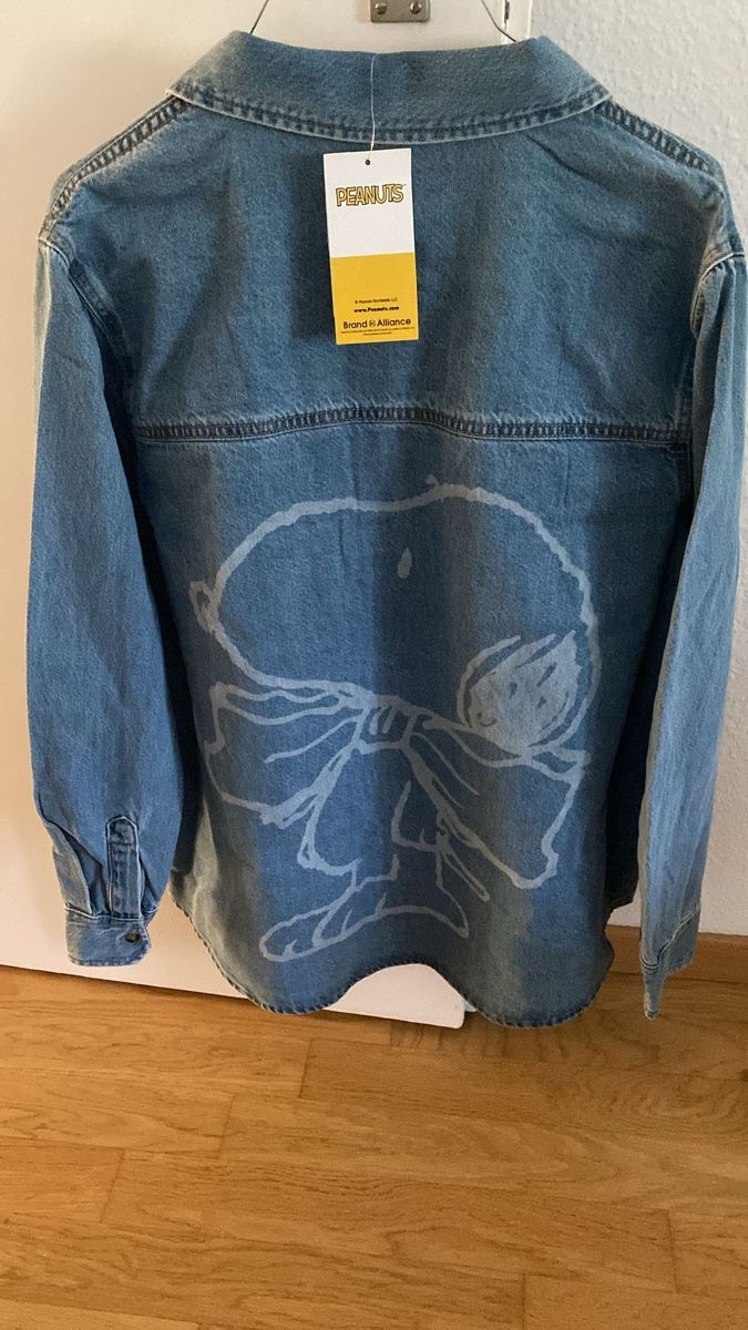 Next Camicette: Coole Jeansbluse  mit Snoopy Motiv von Next – Nuovo (secondo la descrizione) da Uetikon am See venduto da ann_b8l9 1