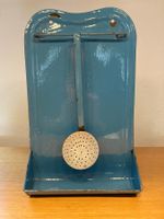 Retro Emaille Wand-Kellenabtropfer in blau + 1 Kelle