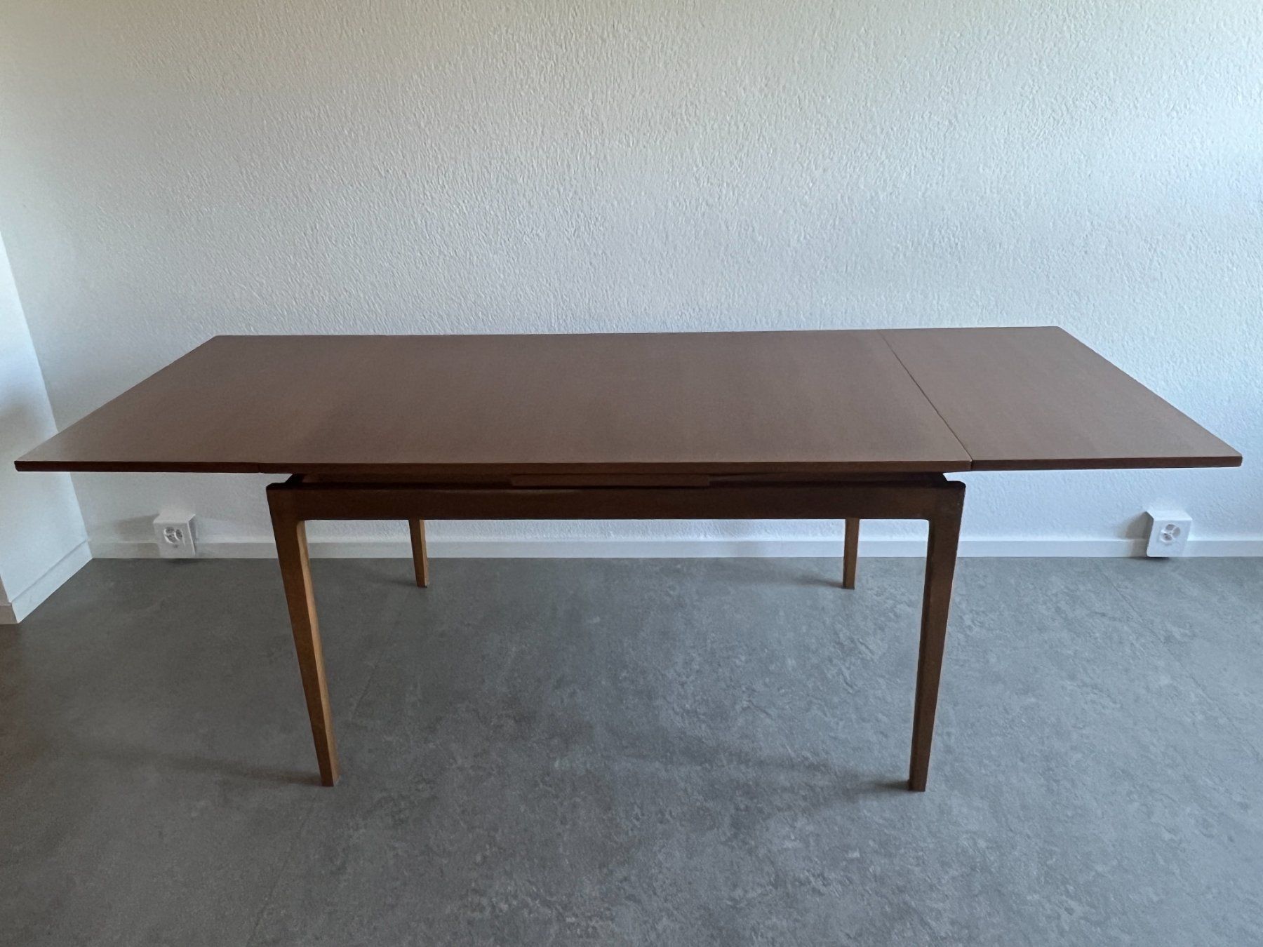 Tische: Tisch und 4 Stühle – Gebraucht aus Zetzwil von Friedl 3