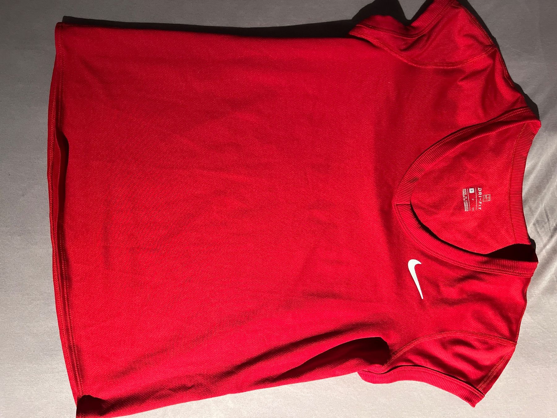 Adidas T-shirt: Running Shirt Nike – Usato da Hombrechtikon venduto da Kaatja
