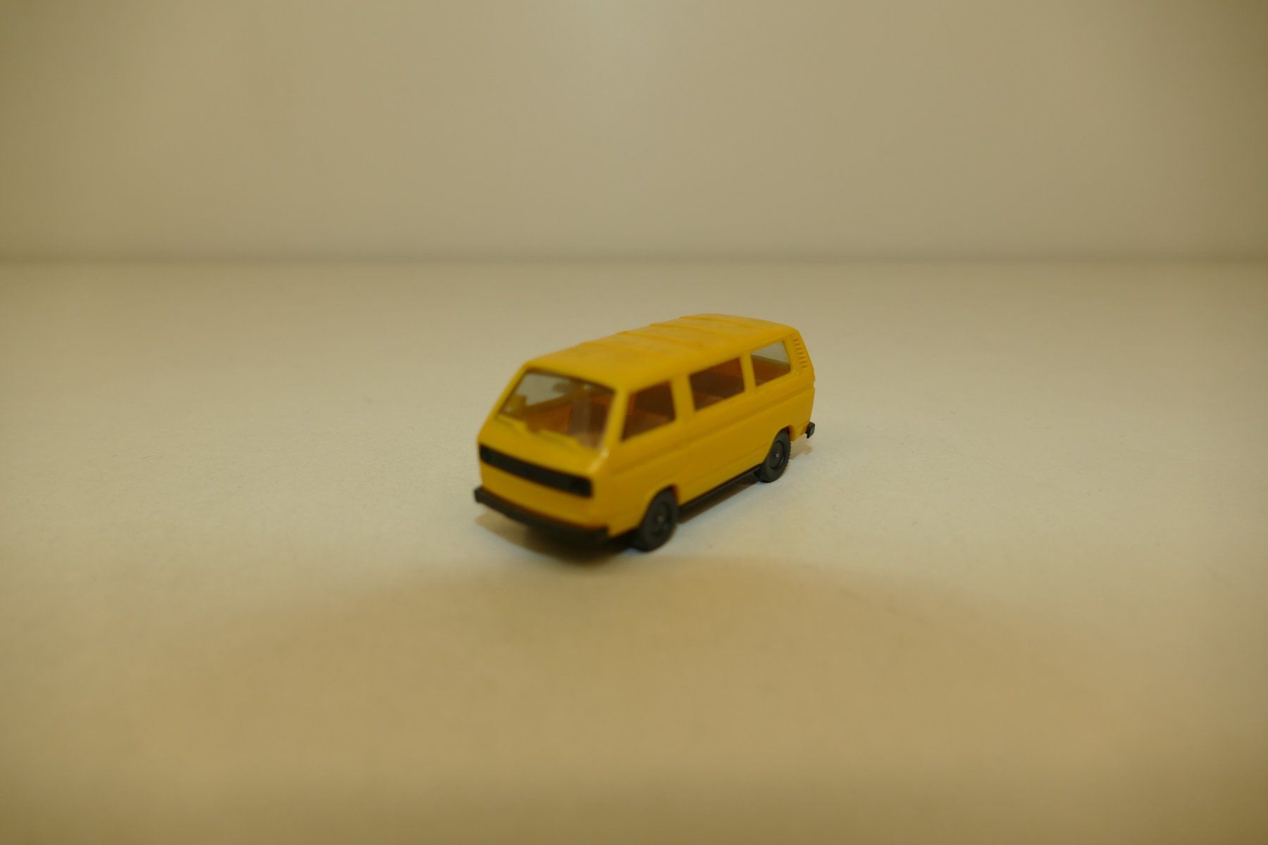 Herpa Modellini d'auto: Herpa 1:87: VW Bus gelb – Usato da Niederhasli venduto da Flash32