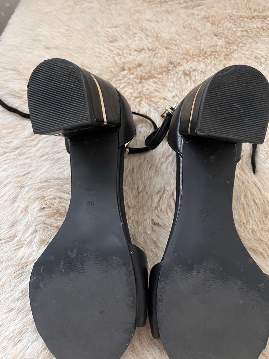Chaussures femmes: Damen Schuhe top – D'occasion à St. Margrethen SG par Lillicasso 3
