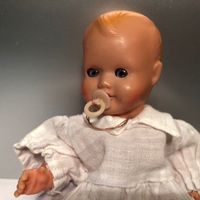 ❗Jetzt = 14.- Fr. !!❗Baby Puppe markiert altes Kleid 60igerJ