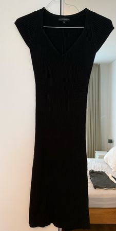 Black GUESS dress size XS ribbed knit V-neck fitted