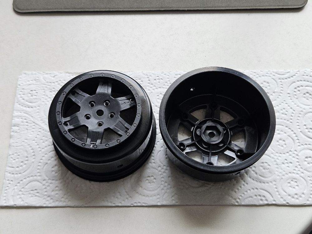 RC Kits de montage: RC Auto Räder, neuwertig, Reifendurchmesser 1:10, Schwarz – Neuf avec emballage d'origine à Solothurn par Sam79 1