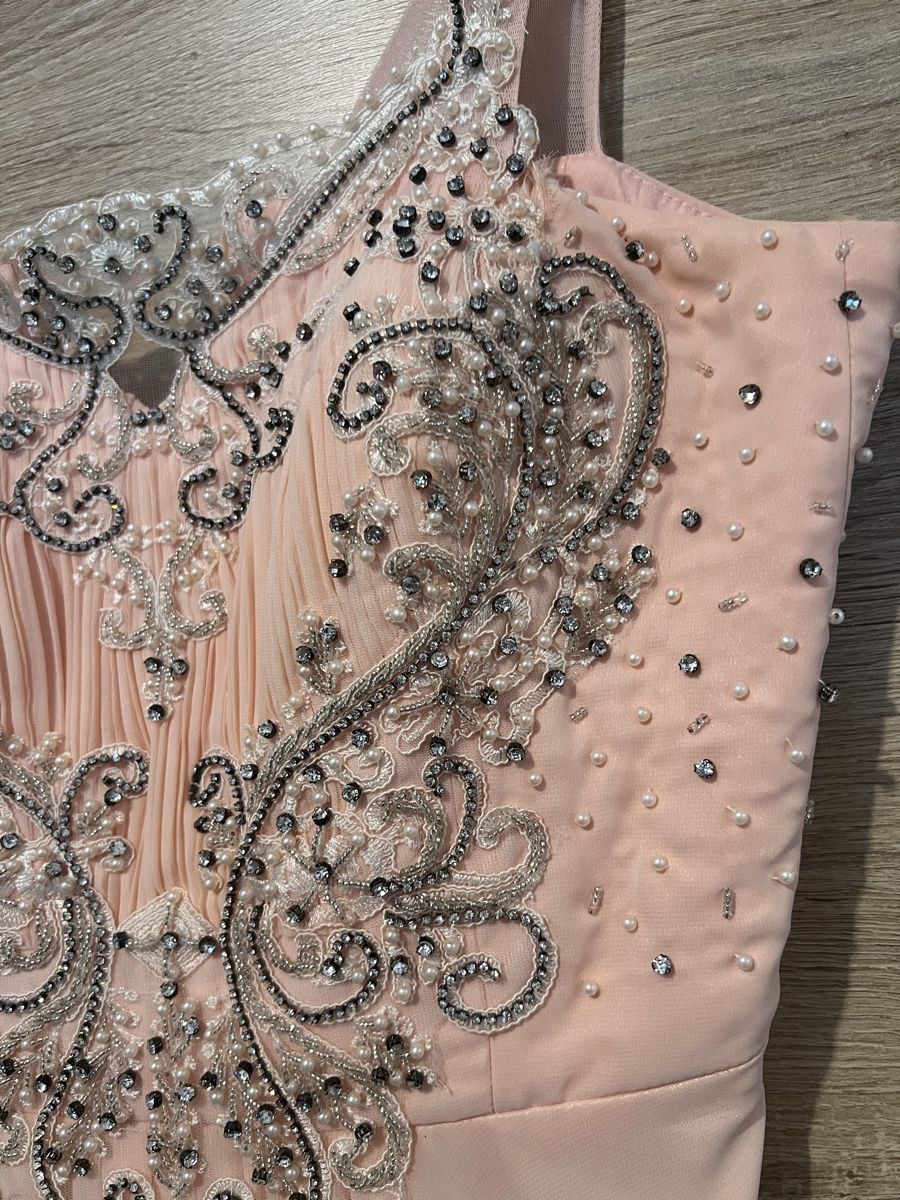 Kleider: Elegantes Abendkleid mit Stickerei & Perlen – Gebraucht aus Volketswil von bounty_5 3