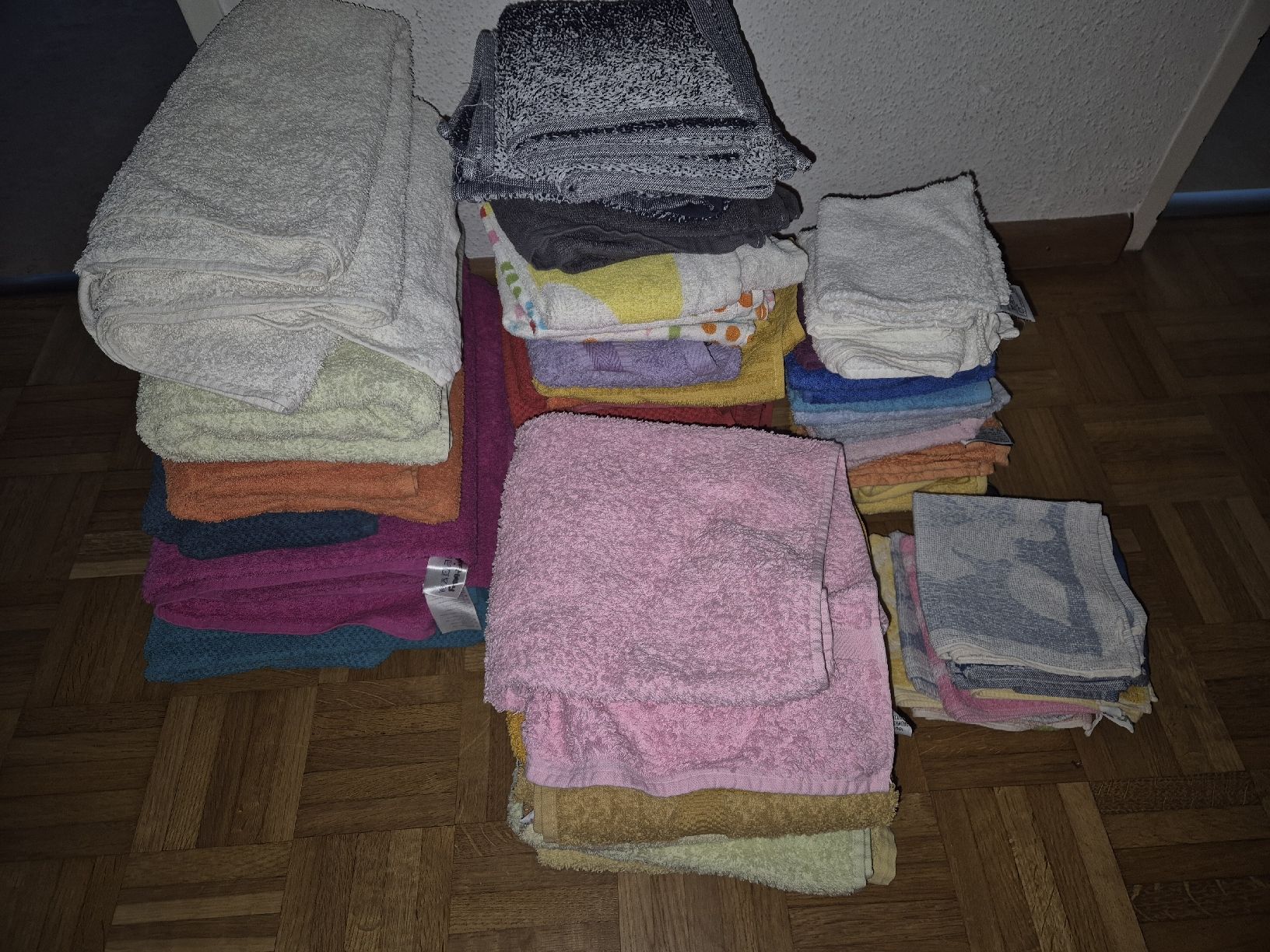 Badetücher: Badtuch, Handtuch, Waschlappen – Gebraucht aus Aesch BL von sar_j59l