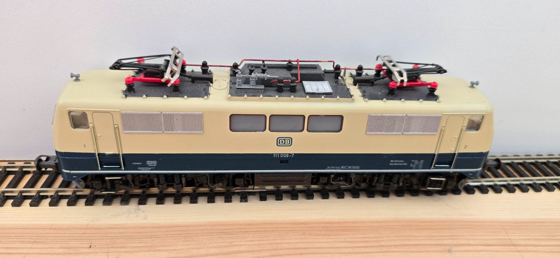 Roco Modellini di ferrovie: Roco H0 4133 E-Lok BR 111 009-7 DB DC – Usato da Büsserach venduto da ModellbahnDepot 3