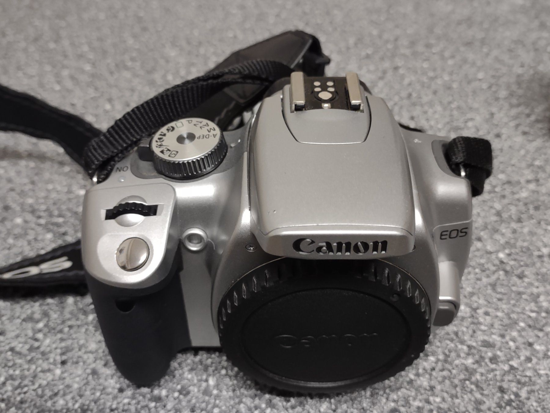 Canon Fotocamera: Canon EOS Digital Kamera 400D – Usato da Montlingen venduto da Nikita-Sidney 1