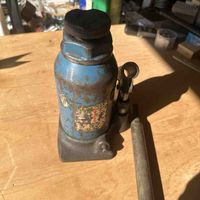 Hydraulischer Wagenheber blau gebrauchter Zustand