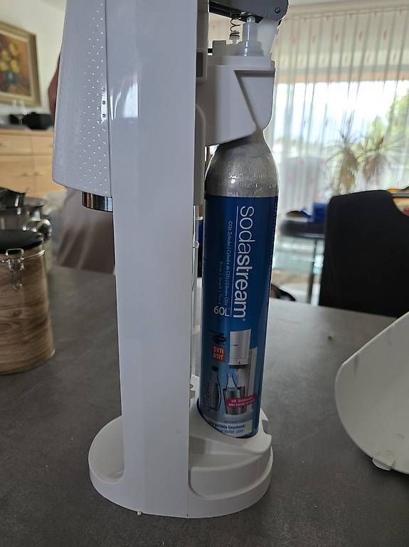 Sodastream Elettrodomestici da cucina: SodaStream inkl. 1 Flasche & 1 Gasflasche – Usato da Gwatt (Thun) venduto da RVG 1