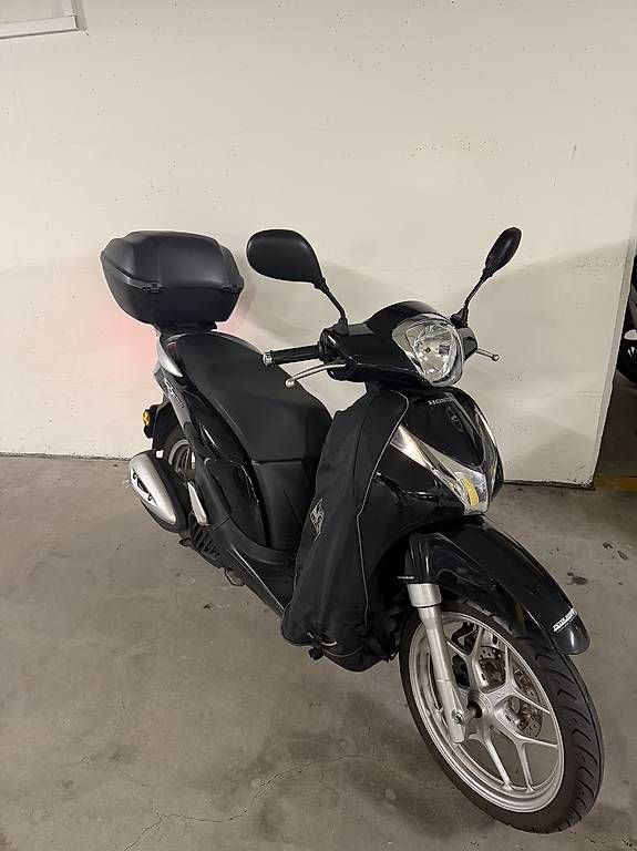 Scooters: Honda ANC 125 (SH Mode) – D'occasion à Altendorf par Guxli1