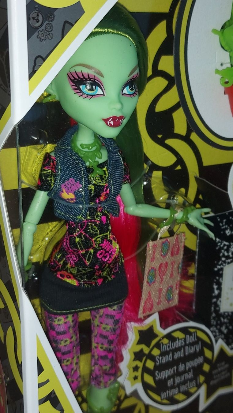 Bambole: Poupée Monster High:VENUS MCFLYTRAP "Creeproduction",2026 – Nuovo e nell'imballaggio originale da Ecublens VD venduto da Magic_Island 4