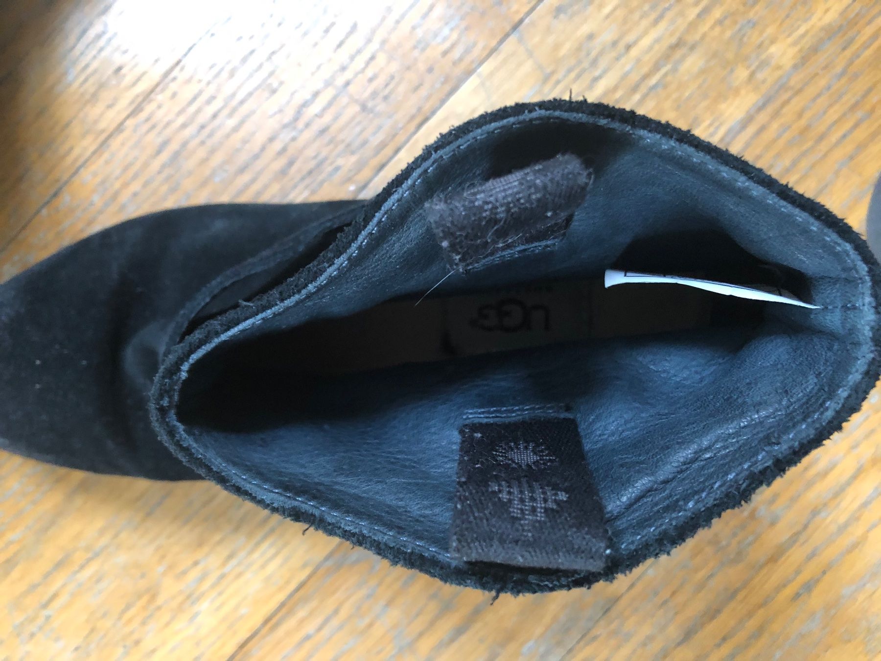 Ugg Scarpe da donna: Bottines UGG Noires en Daim - Taille 37 - Neuves! – Nuovo (secondo la descrizione) da Lausanne venduto da cat_656q 5