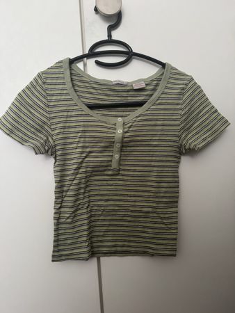 Lot de 4 t-shirts taille XS et S