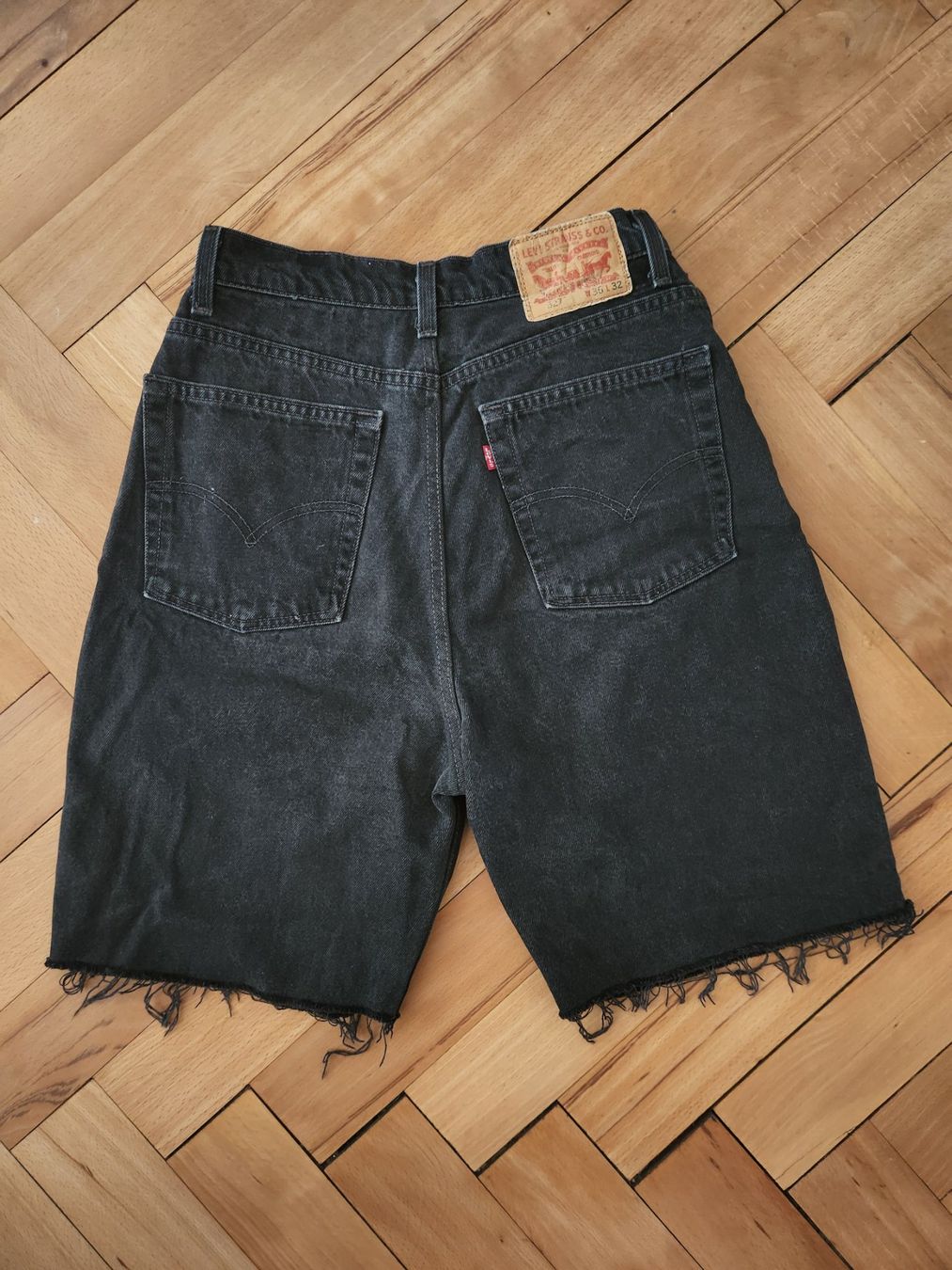 Levi's Jeans: kurze Levis Jeanshose – Usato da Luzern venduto da isalalala 1