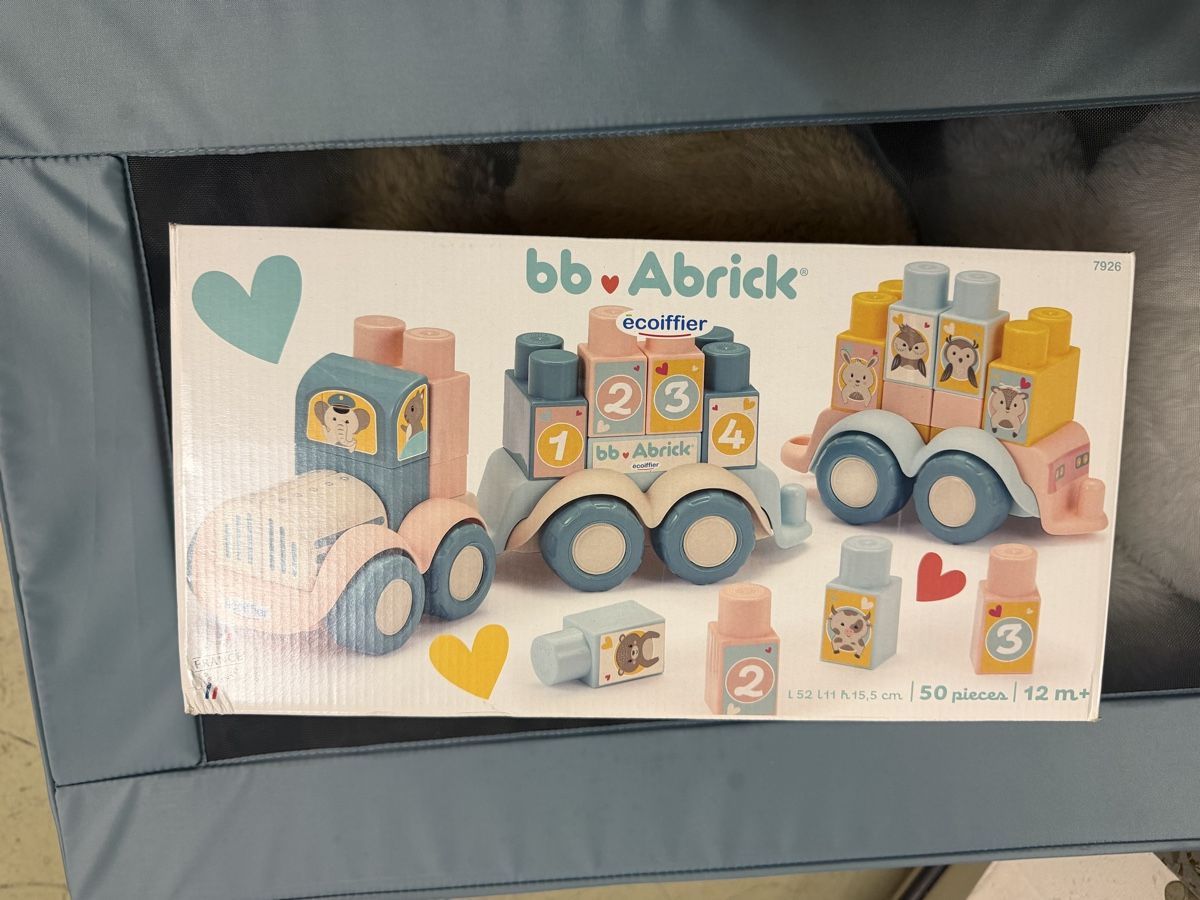 Spielzeuge: Ecoiffier Abrick Building Blocks Train Set 50 Pieces – Neu und originalverpackt aus Reinach BL von K.zh.A