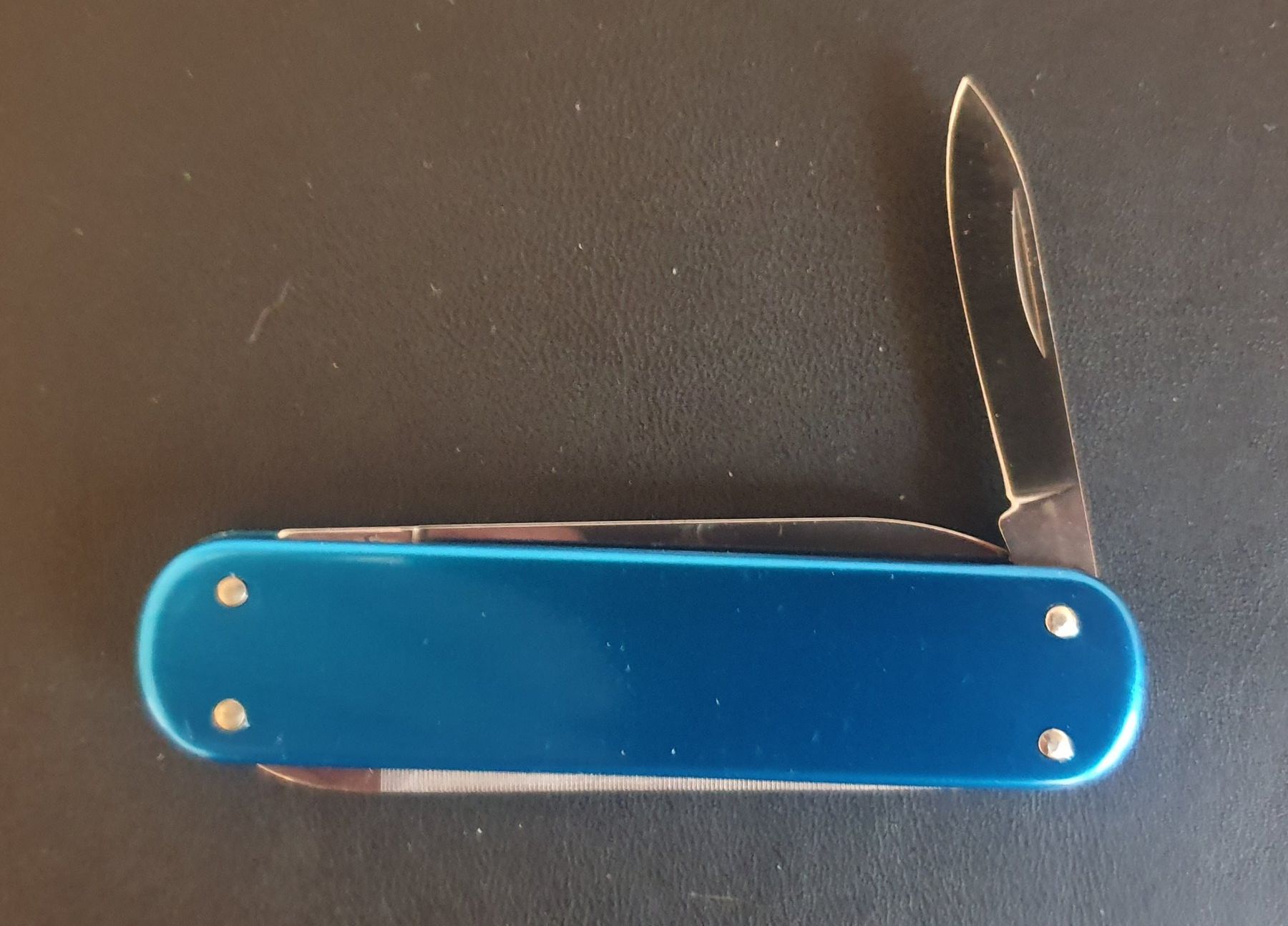 Victorinox Coltelli tascabile: 3 Victorinox Sackmesser mit Logo – Usato da Härkingen venduto da MarianneSi 7