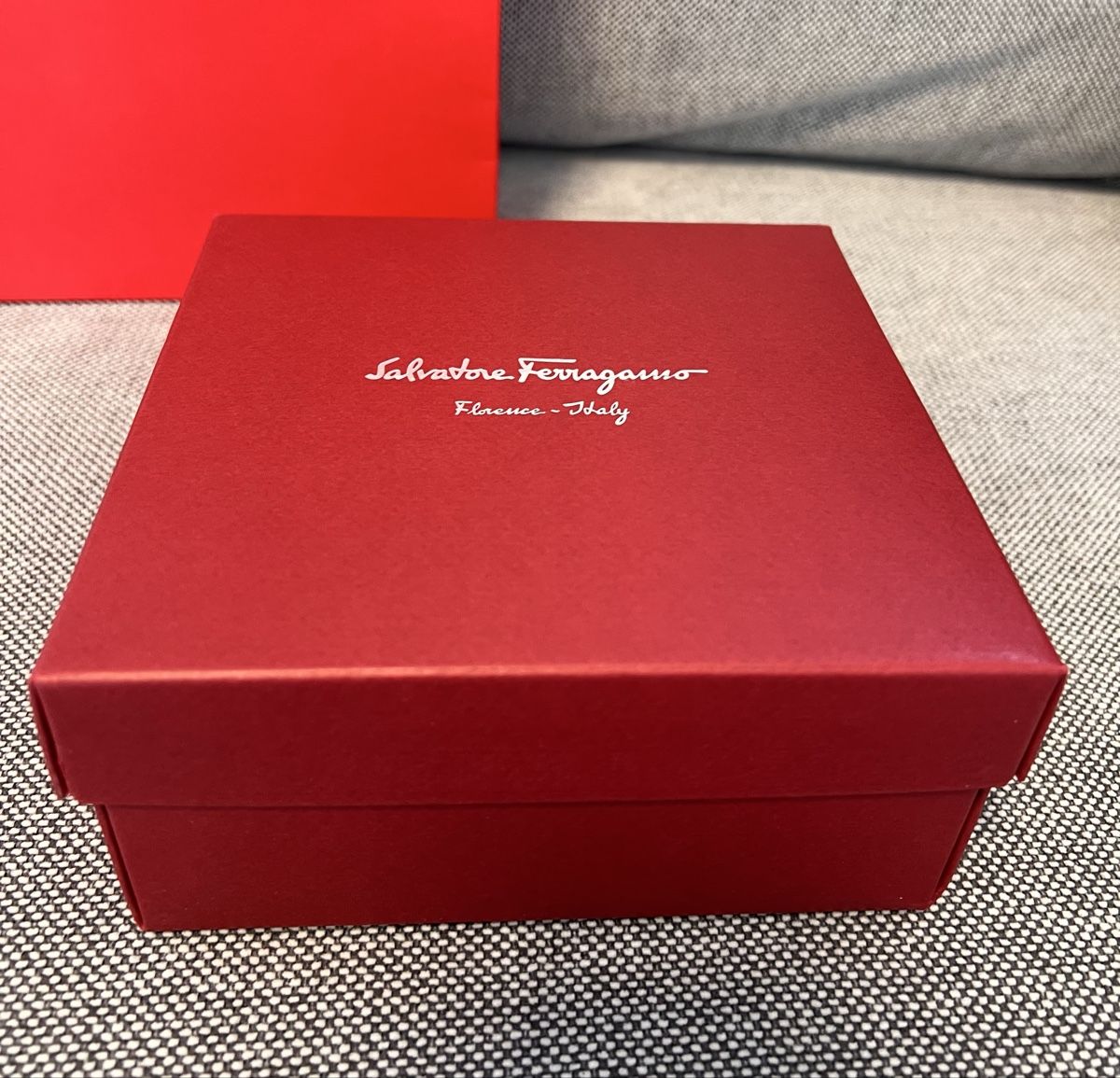 Altro per la casa: Ferragamo packaging - new – Nuovo (secondo la descrizione) da Zürich venduto da Vera_Ma 1