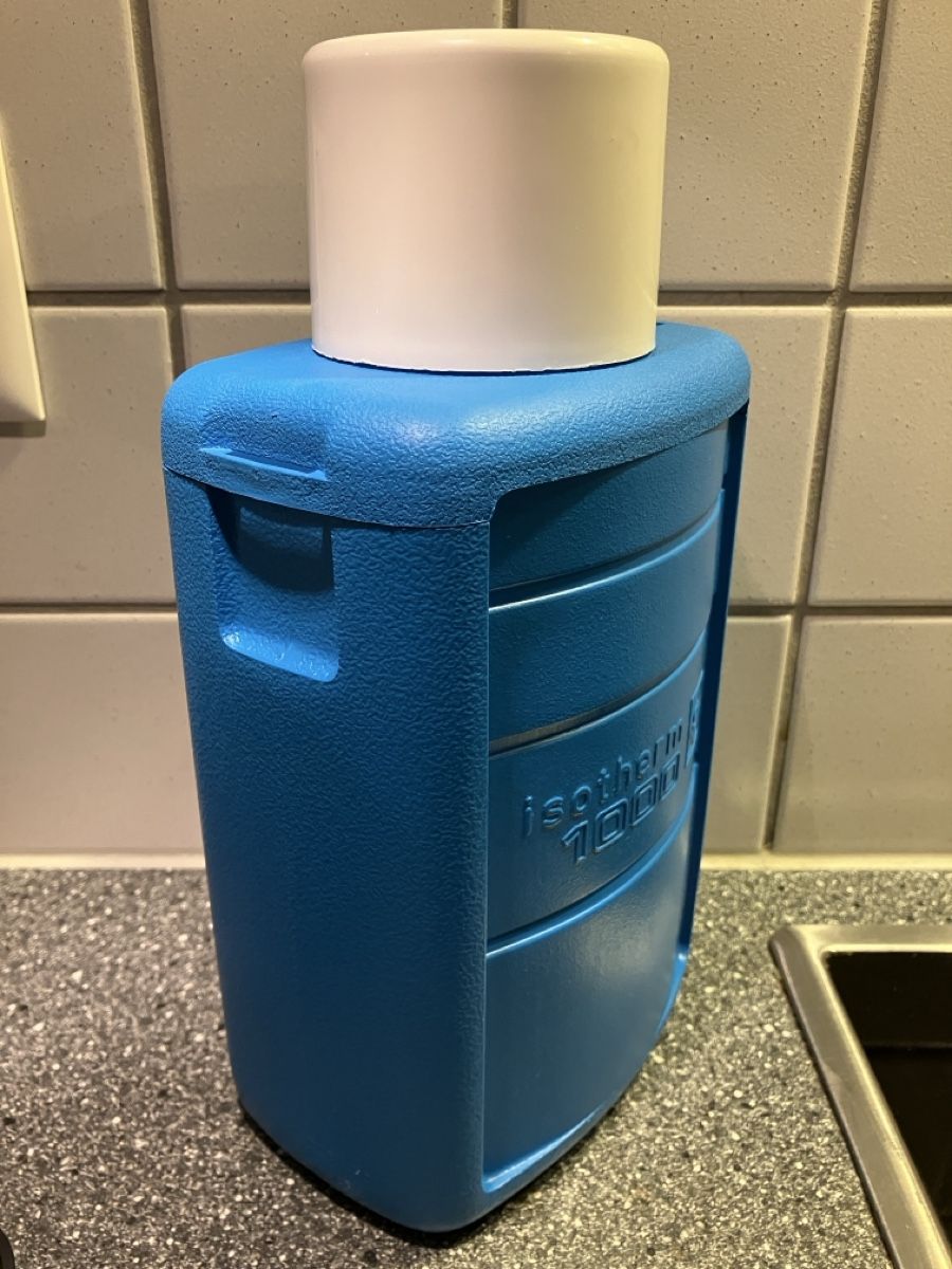 Trinkflaschen & Thermosflaschen: Isotherm 1000 Thermoskanne 1L blau – Neu (gemäss Beschreibung) aus Goldau von daytona82