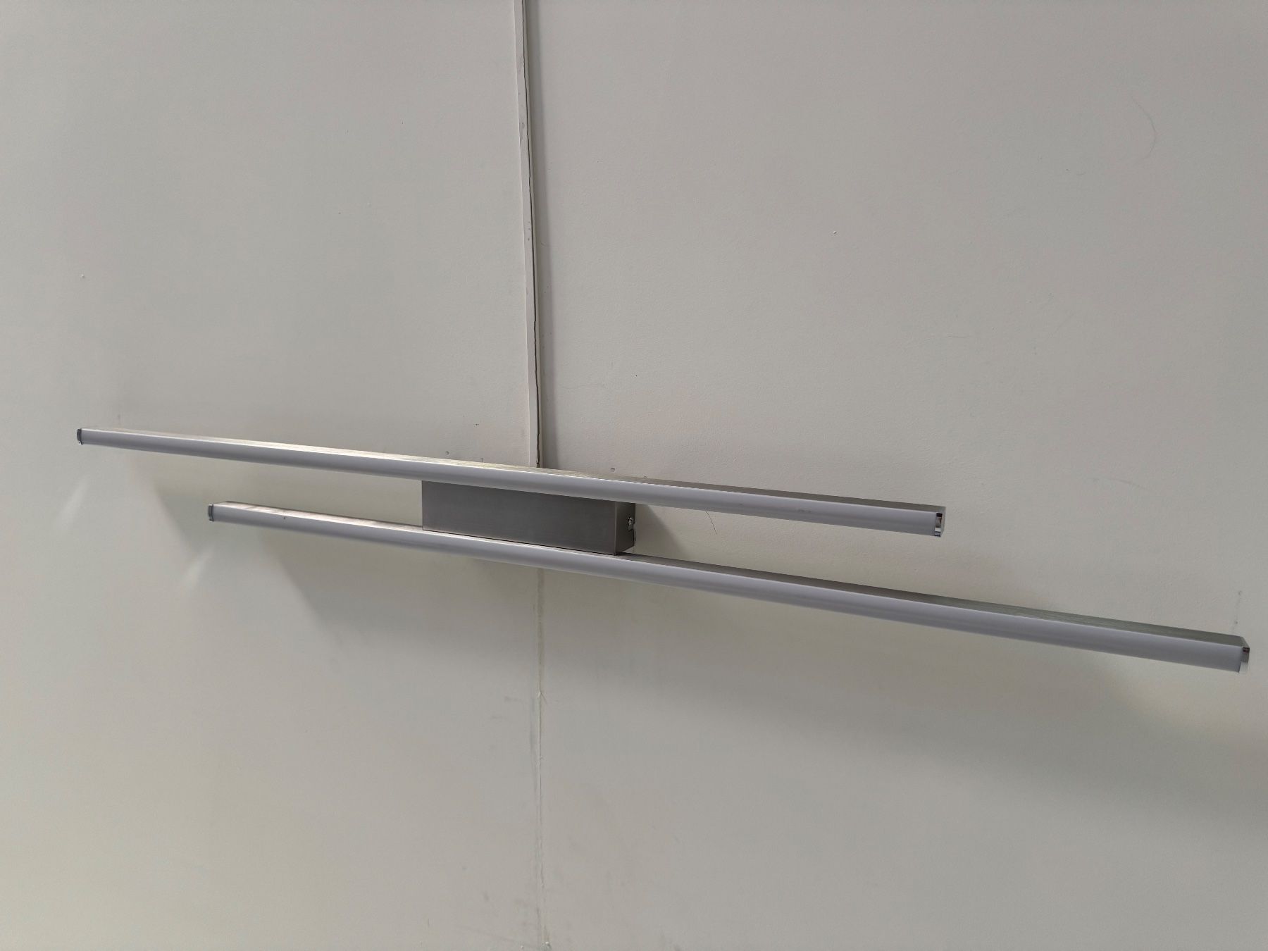 Kronleuchter & Deckenlampen: Metallgraue LED-Deckenlampe mit 2 Lichtbalken – Gebraucht aus Unterterzen von enej 2