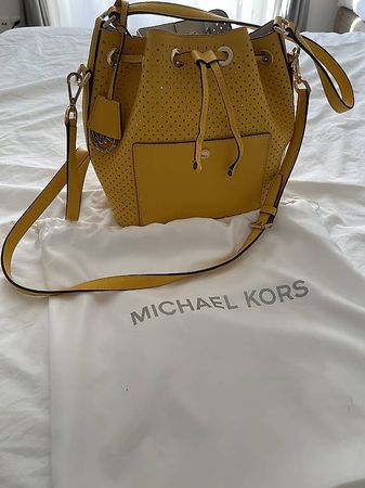 Sonnige Michael Kors Tasche in gelb, selten getragen