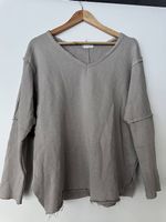 Grauer Pulli