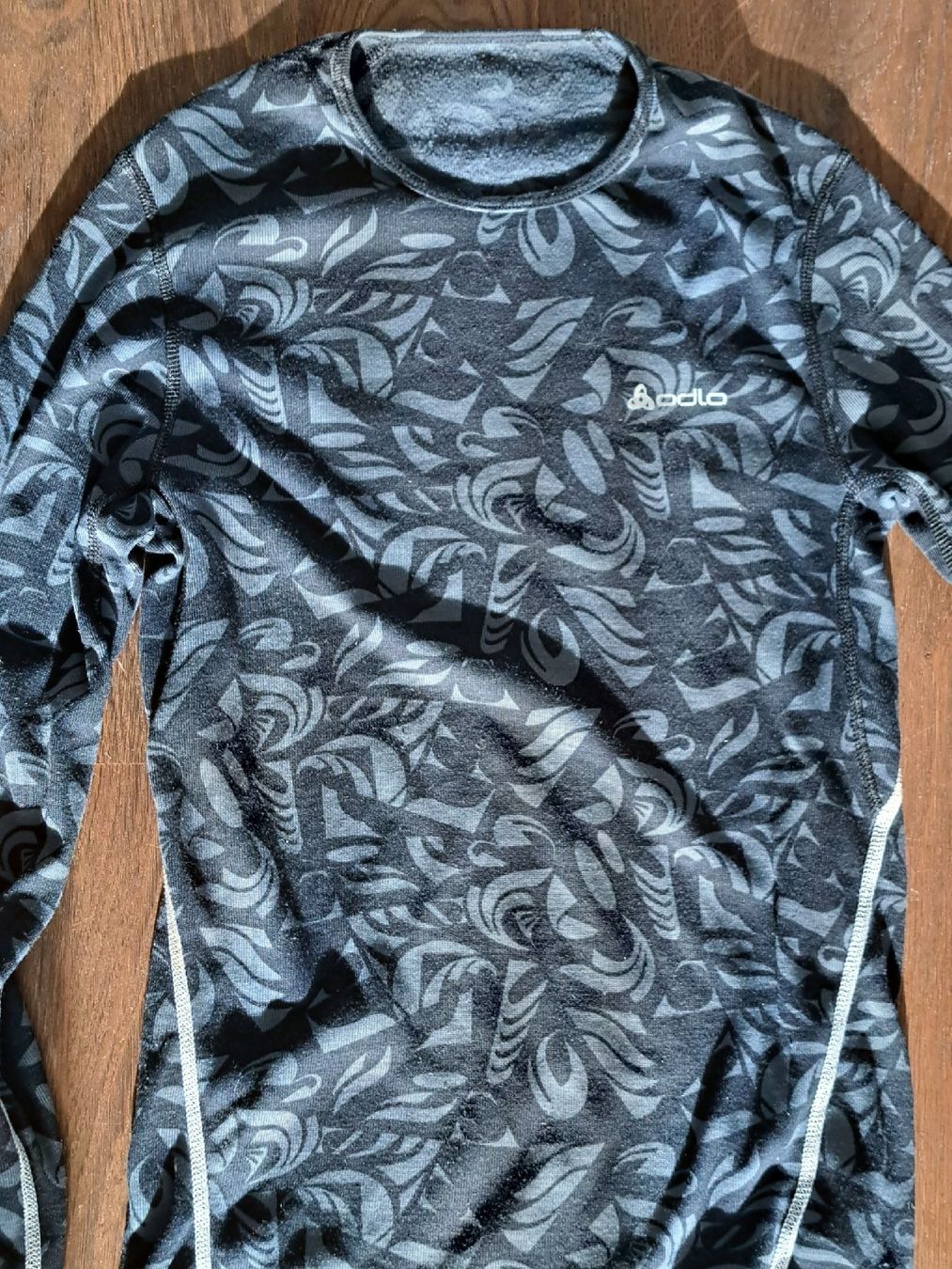 Odlo T-shirts: Odlo Shirt Langarm Muster Grösse M gebraucht – D'occasion à Zürich par Pepsilon 1