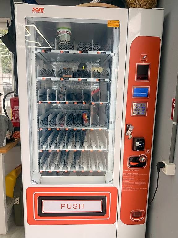 Altro per Gastronomia & Hotel: Vendingmaschine/ Snackautomat Neu – Usato da Hendschiken venduto da sus_pwk6