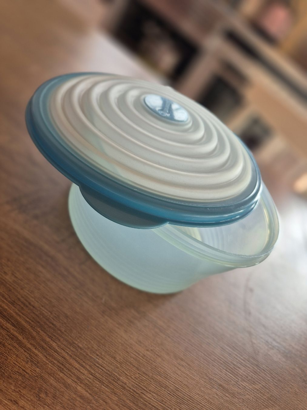 Tupperware Contenitori & Simili: Tupperware Schüssel 1.9l Silikondeckel – Usato da Wynigen venduto da La_Talpa