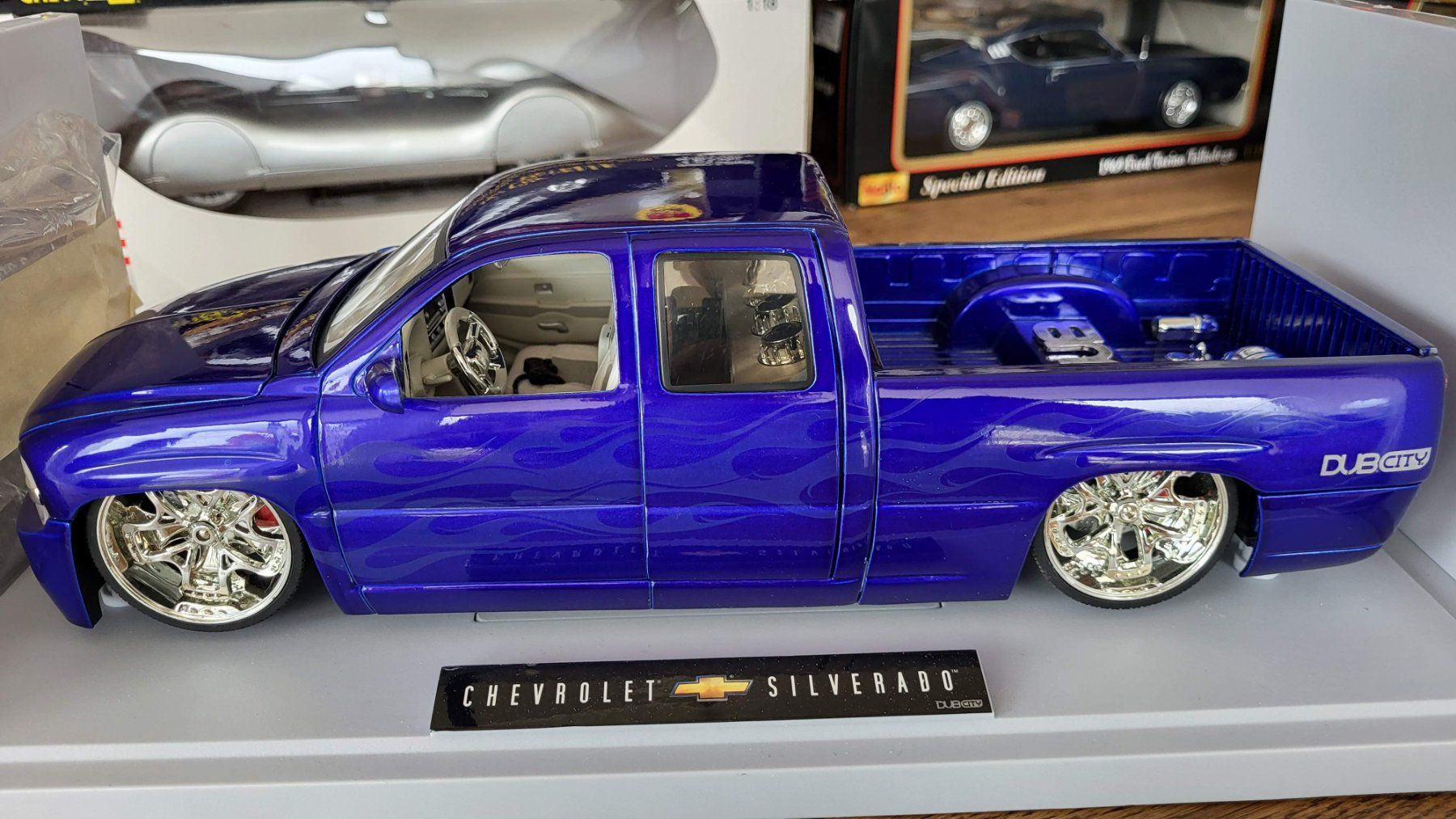 Modellautos: Chevrolet Silverado 1:18 DUB City – Gebraucht aus Rothrist von Juana5