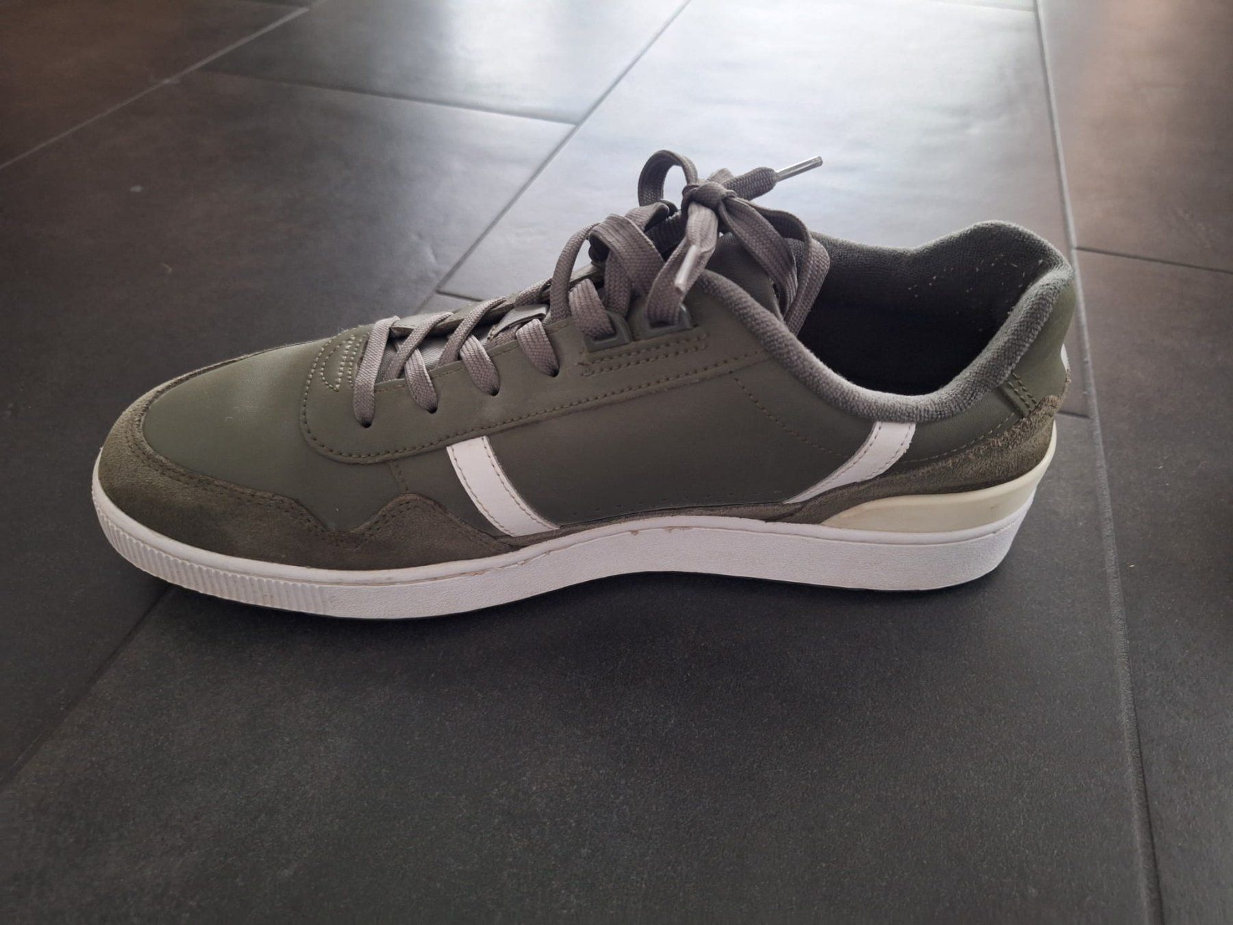 Lacoste Herrenschuhe: Lacoste Gr 46 – Gebraucht aus Sursee von Ventiduese 1