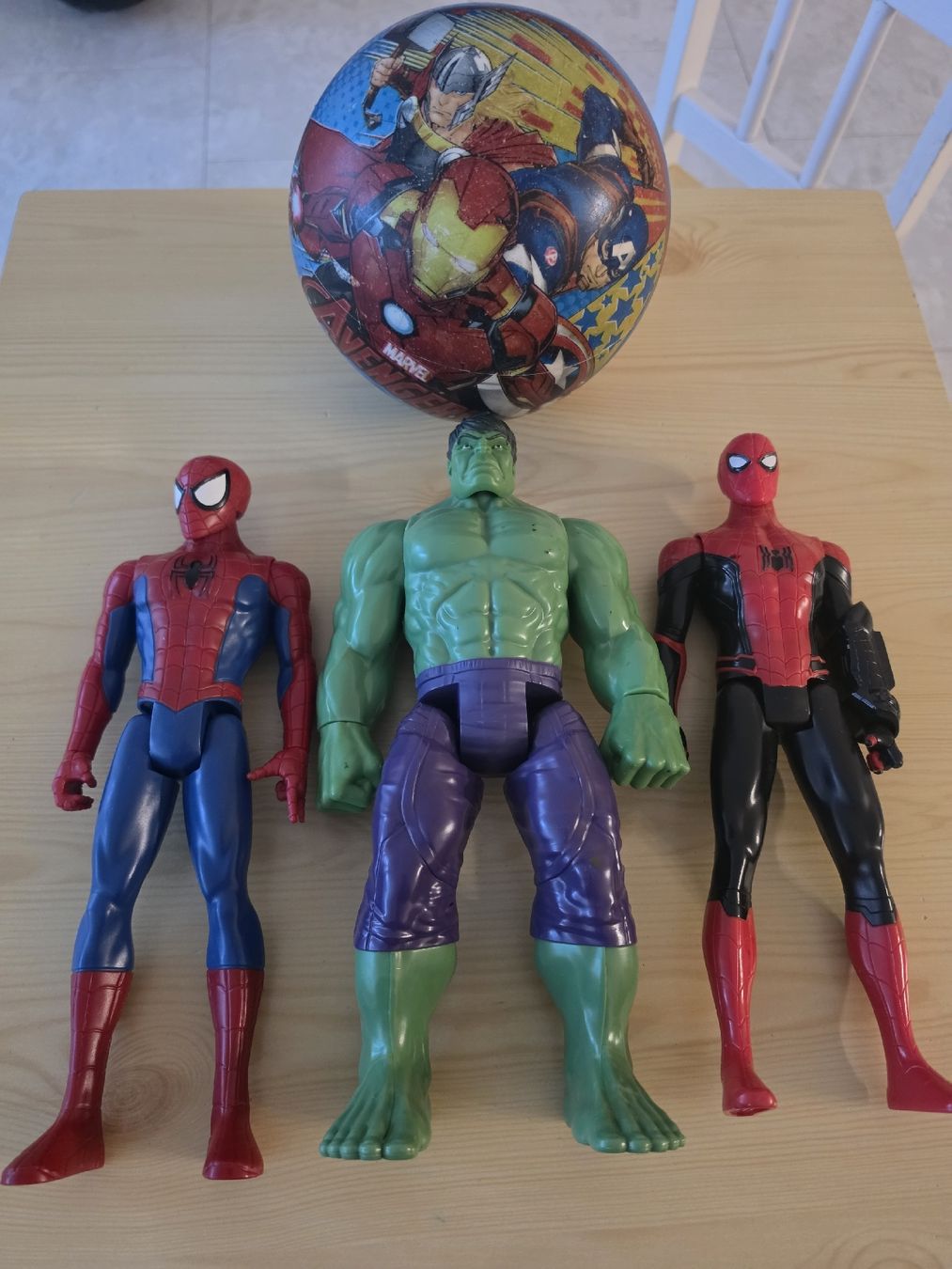 Hasbro Statuette: Marvel Figuren Set + Ball – Usato da Thun venduto da ak_illi46