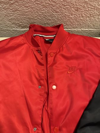 Nike Bomberjacke rot schwarz Grösse L guter Zustand