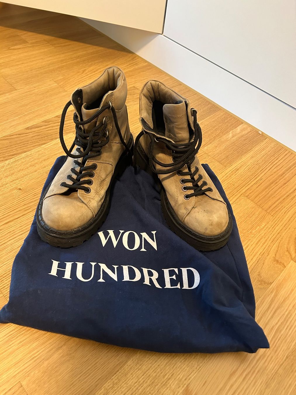 Scarpe da uomo: Stiefeletten beige Grösse 38 gut erhalten – Usato da Zürich venduto da Dailychic