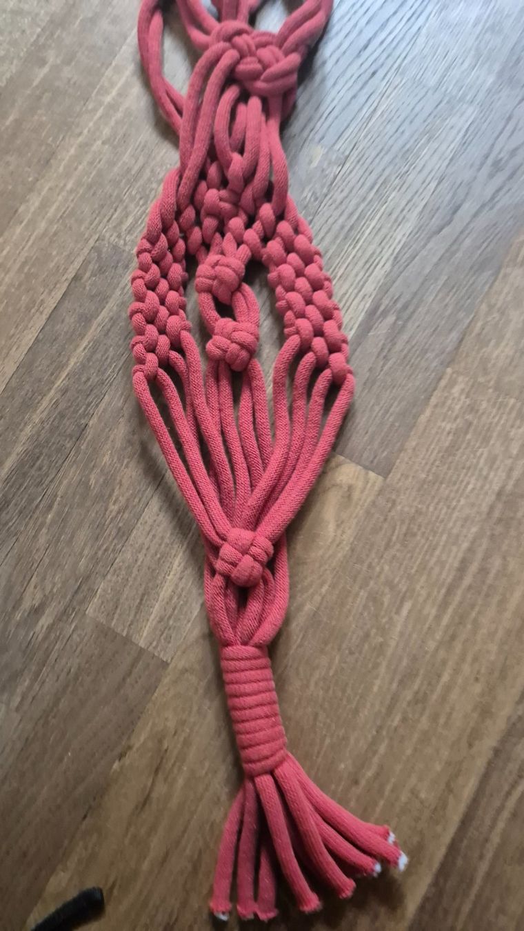 Tutte le decorazioni: Rust red macrame plant hanger handmade – Nuovo (secondo la descrizione) da Zürich venduto da monadiederich 1