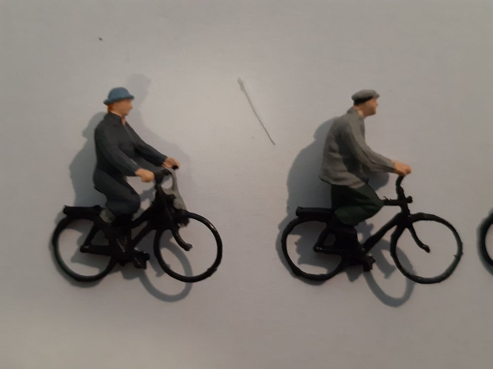 Modelleisenbahnen: Figuren H0/H0m Velofahrer – Gebraucht aus Thun von Schwarzsee48 1