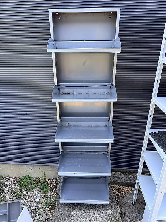 Schränke: Armoire à chaussures métal – Gebraucht aus Develier von NA.CH 1