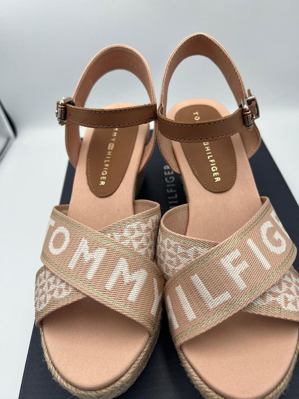 Tommy Hilfiger Scarpe da donna: Tommy Hilfiger Sandalen Grösse 37 – Nuovo e nell'imballaggio originale da Wiedlisbach venduto da Sistershop 3