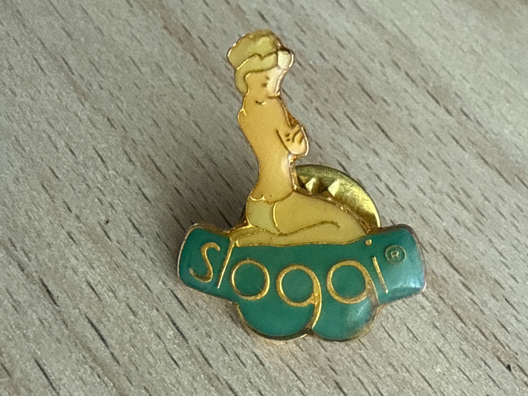 Plaketten & Abzeichen: Pin Sloggi – Gebraucht aus Glattbrugg von Schweigmatt