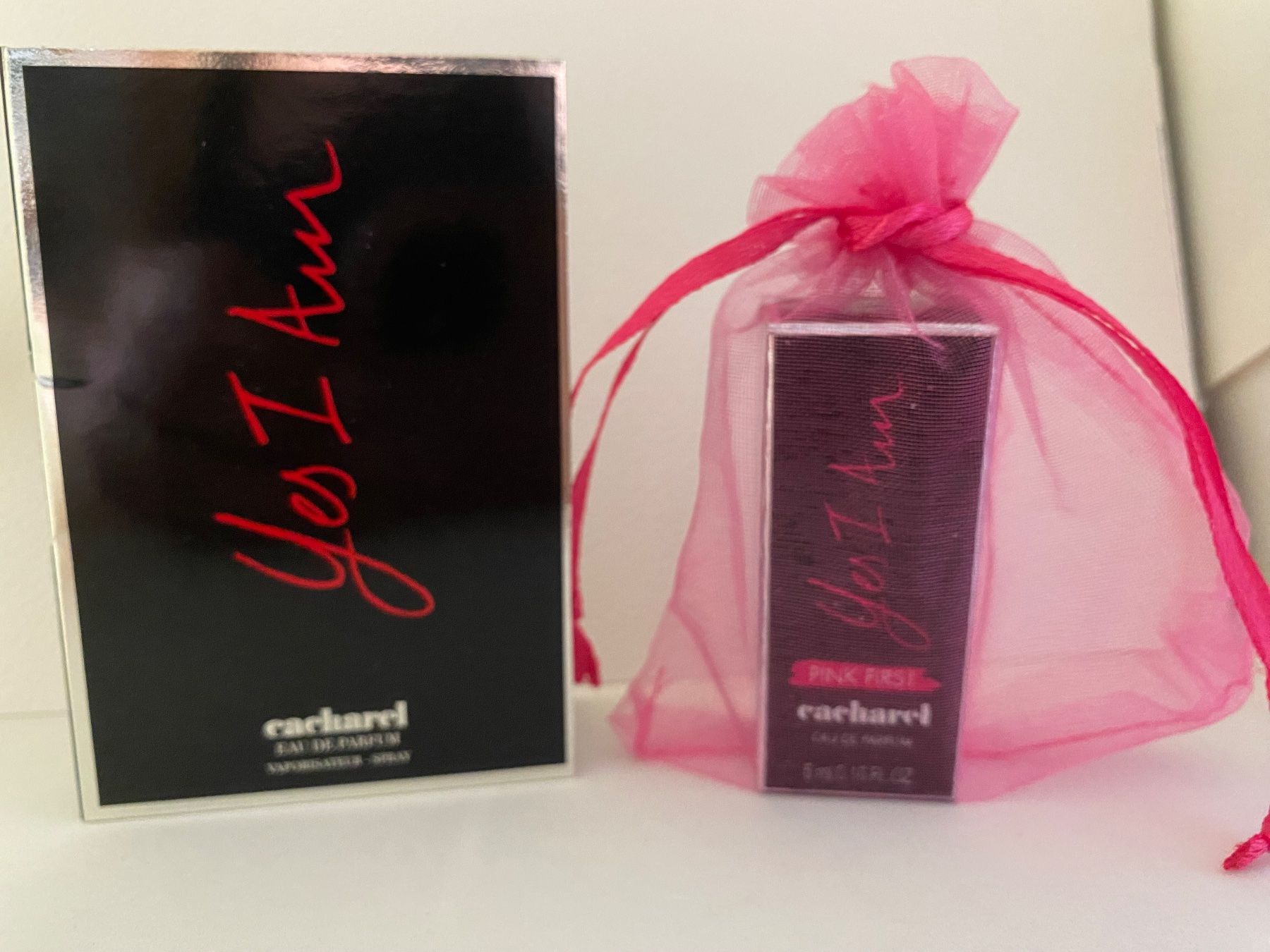 Cacharel Profumi & Eau de Toilette: Miniatures Yes I Am de Cacharel – Nuovo e nell'imballaggio originale da Bouveret venduto da wes_7zll 1