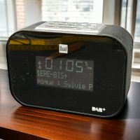 Dual Radio réveil DAB+ / FM modèle DAB CR 26