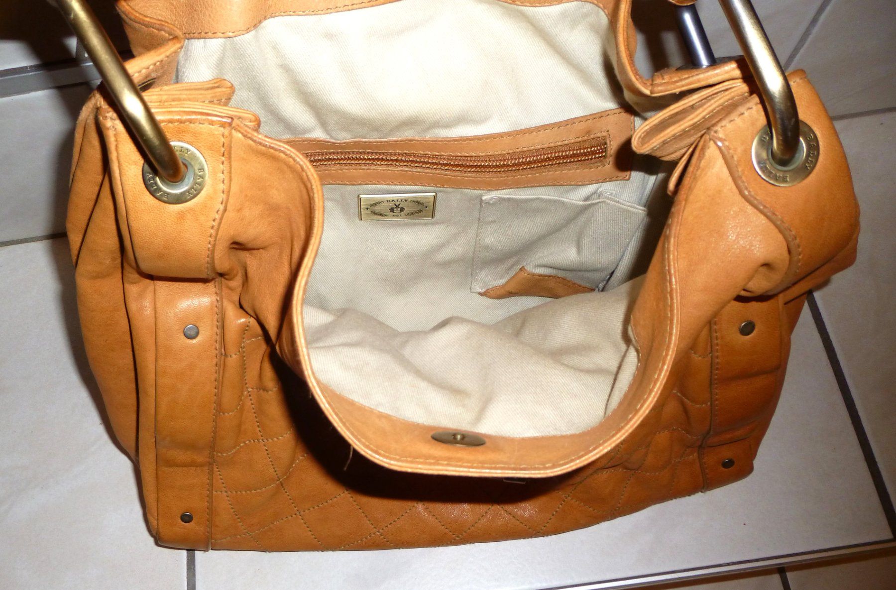 Borse da donna: BALLY TASCHE ORIGINAL – Usato da Läufelfingen venduto da Kamari 4
