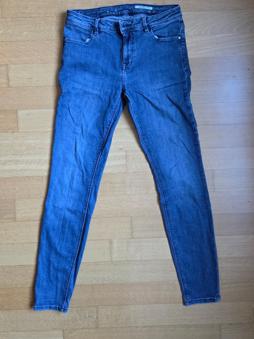 Esprit Jeans: edc Jeans W29 L30 – Usato da Fislisbach venduto da Maieriisli25