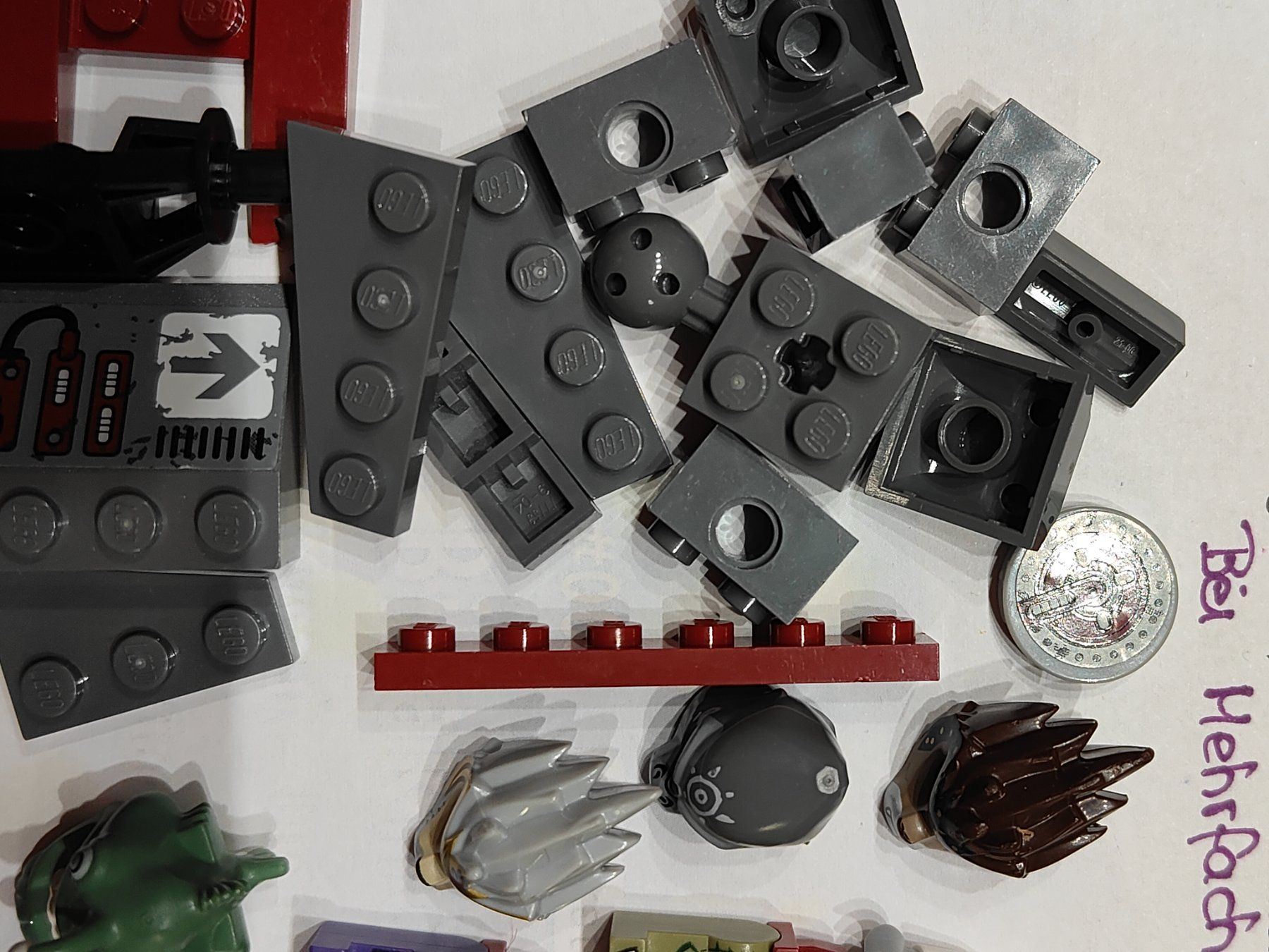 Lego Kit di costruzioni: Legofigurenteile  viele Teile zu Chima  /E35 – Usato da St. Gallen venduto da Bisaknosp 1
