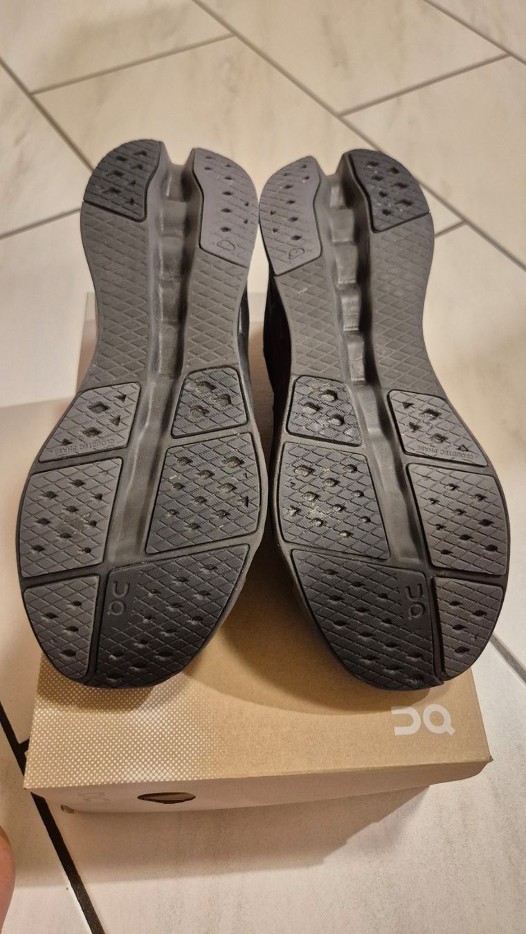 On Scarpe da uomo: ON Cloudsurfer 2 Trailrunning Schuh Gr. 45 Black / Schwarz – Usato da Diessenhofen venduto da Danielrathky 4
